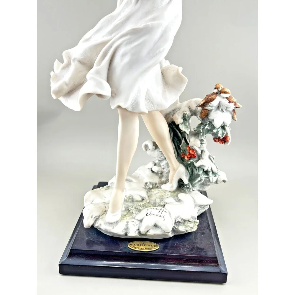 Giuseppe Armani Winter Snowflakes Porcelain Figurine #0235F Signed ITALY EUC Vtg
